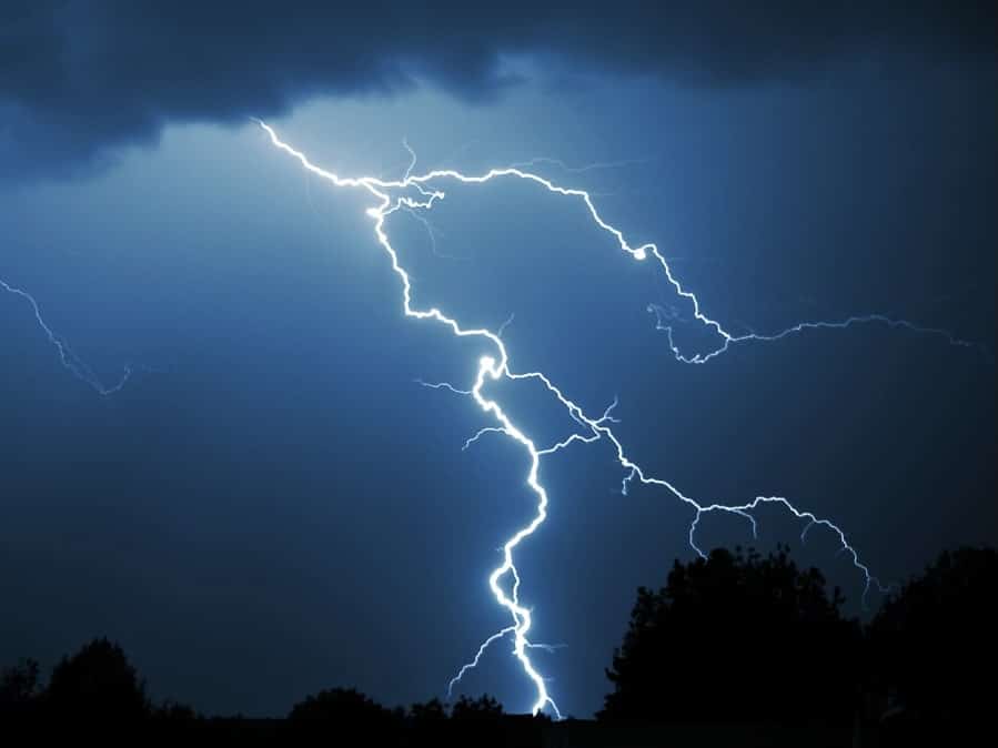 severe lightning and thunderstorms can cause damage
